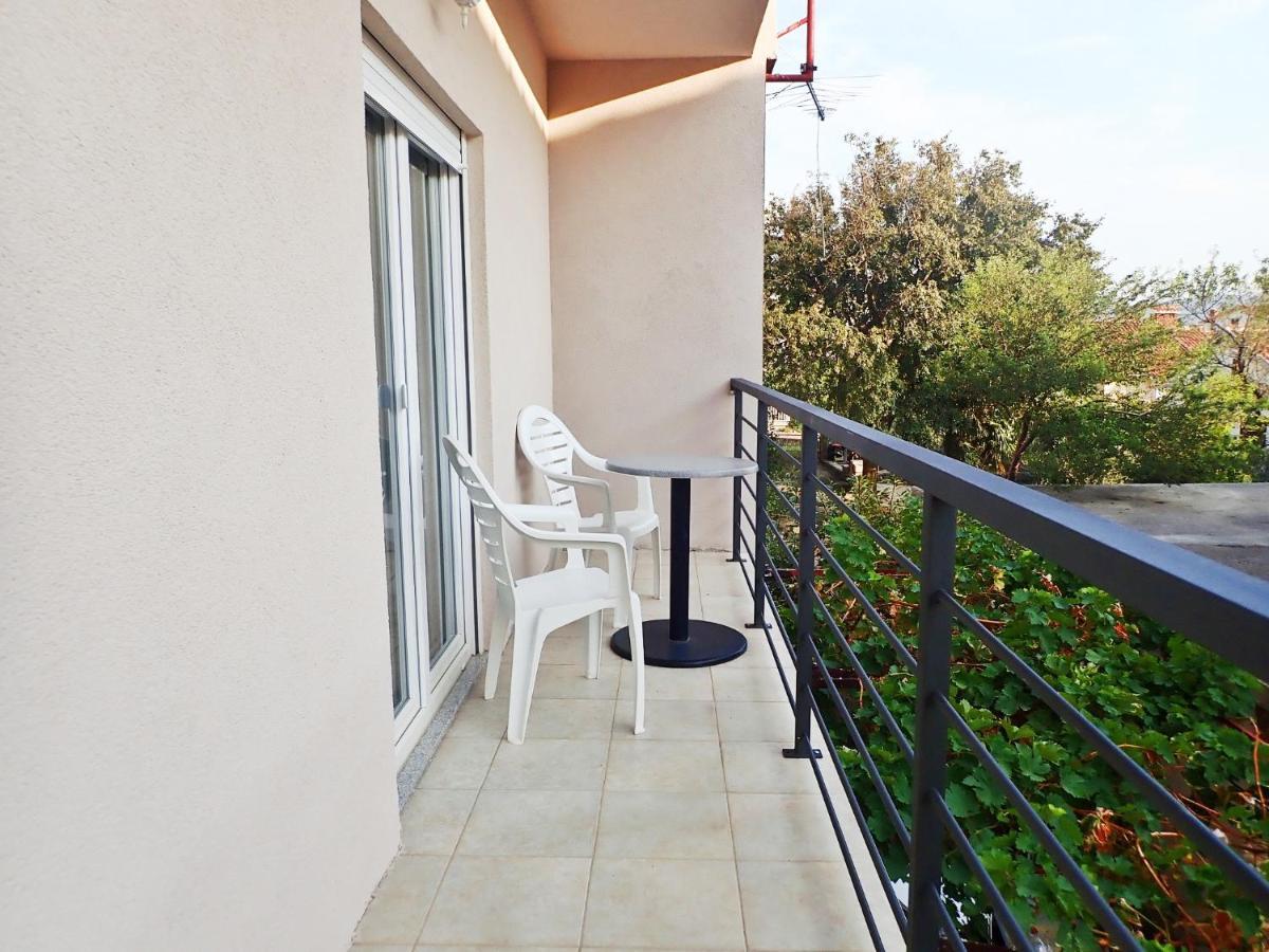 Apartments Troselj Starigrad Paklenica Zimmer foto